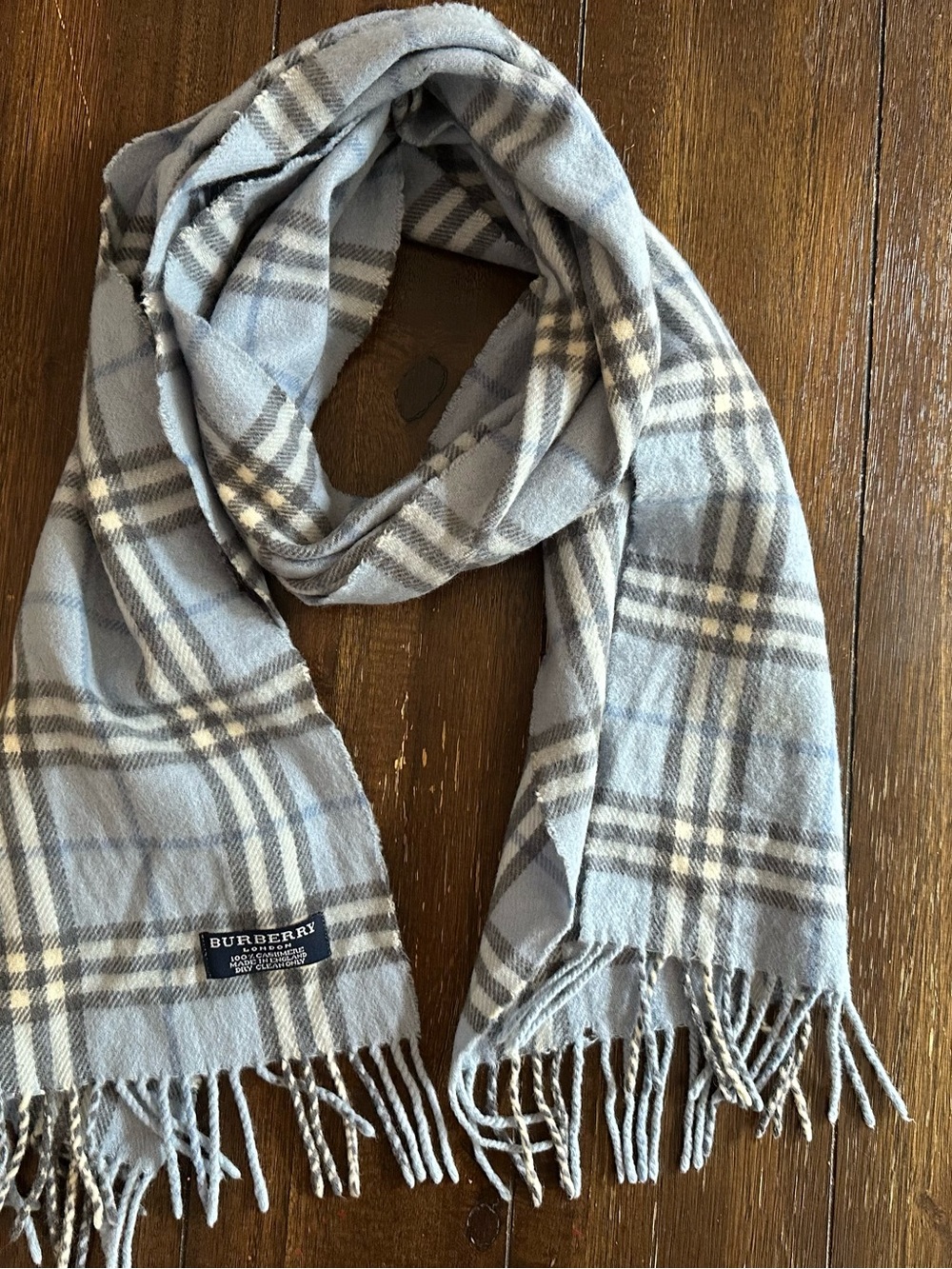 Vintage Burberry Cashmere scarf - Picture 8 of 11